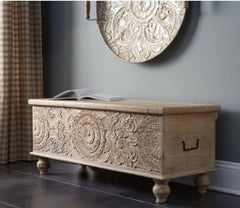 Carving design pillow box