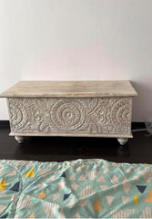 Carving design pillow box